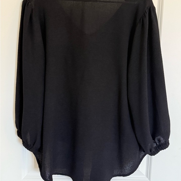 NWOT Olivia & Martin Black V-Neck Top with gold buttons - Picture 6 of 9